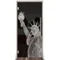Pendeltür Freiheitsstatue Gelasert Auf Grauglas Pendeltür Freiheitsstatue Gelasert Auf Grauglas