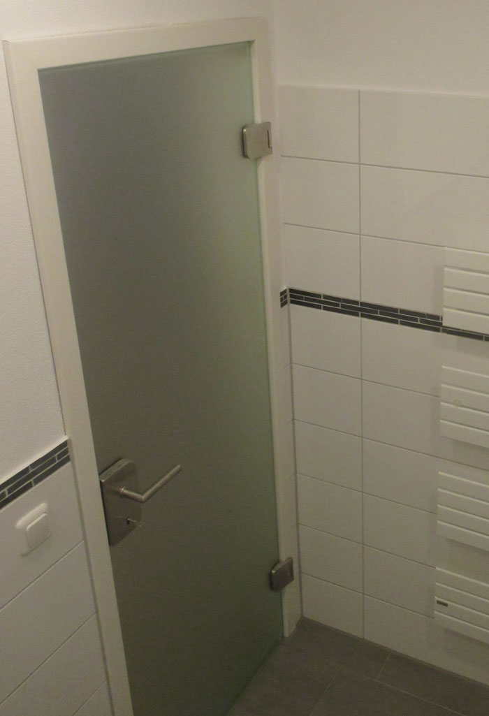 Maßgefertigte Glasschiebetür für individuelles Wohnambiente
