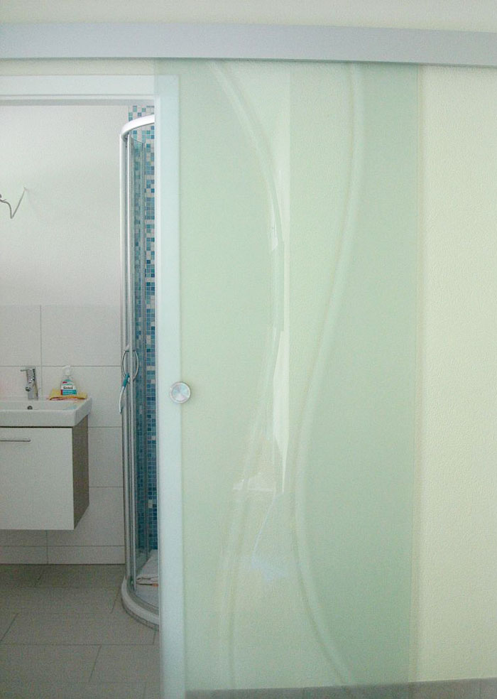 Hochwertige Glastüren mit Softclose-Technologie