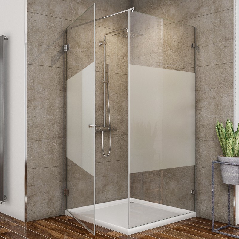 Kleine reale Eckdusche aus Tür und Seitenwand mit Sichtschutzstreifen