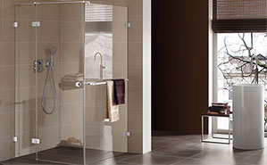 duschtuer-glas-modern-badewanne
